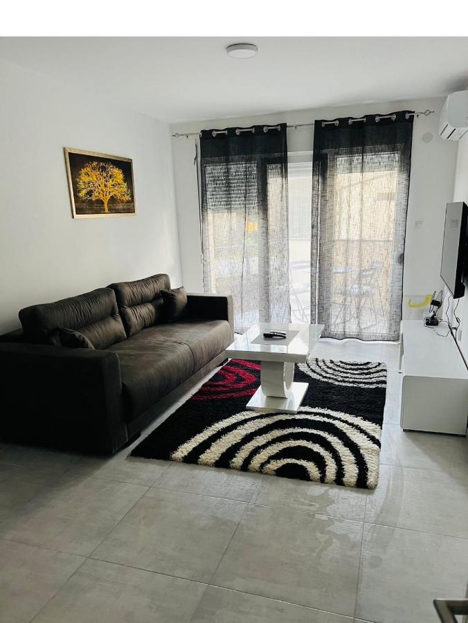 Apartmani K&V Veliko Gradište Kültér fotó